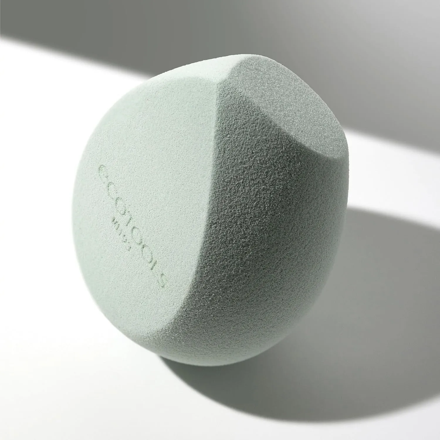 EcoTools Blurring Blender Makeup Sponge - Buildable Coverage, Cruelty-Free, Latex-Free - 1 Count