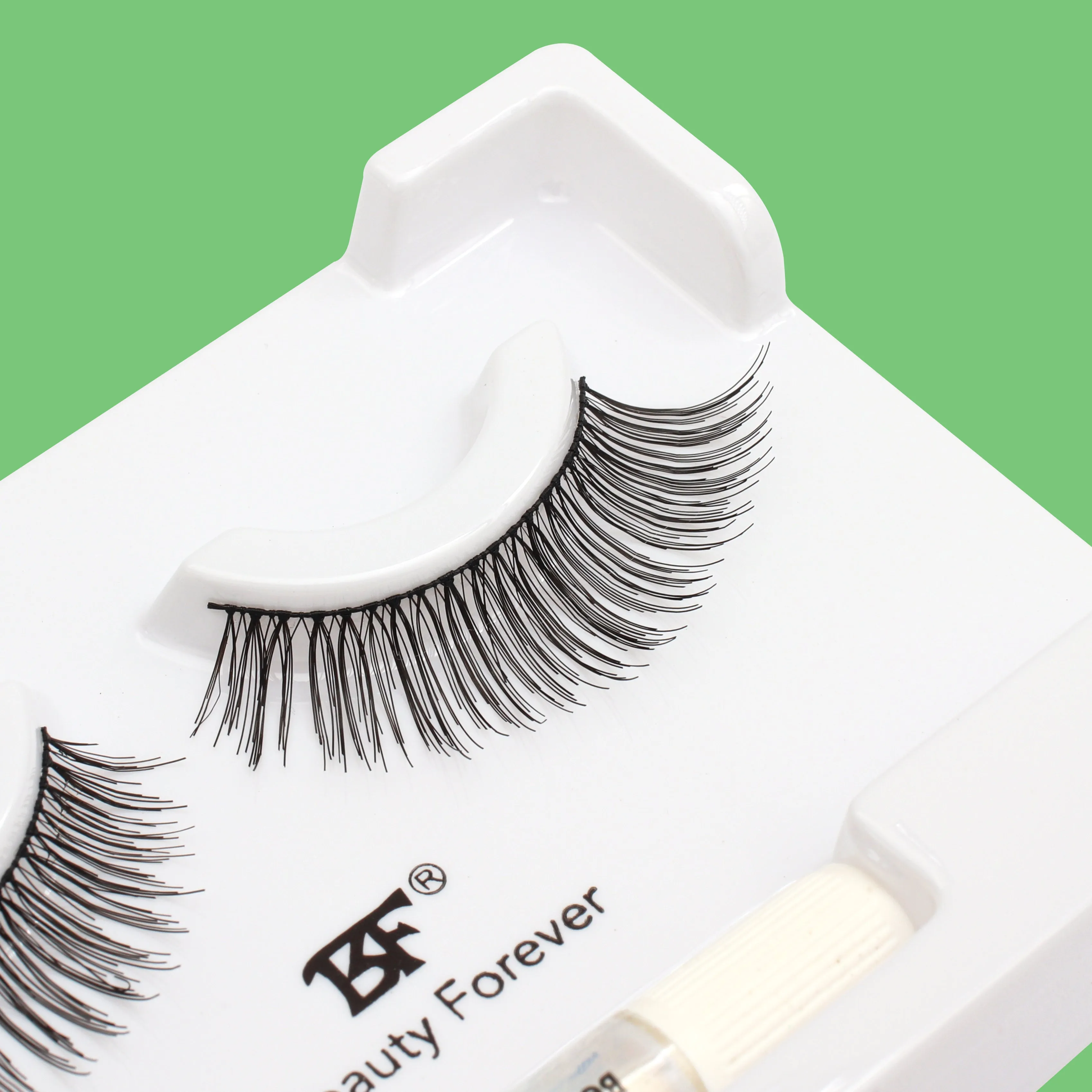 Super-Natural Eyelashes - Brixton No. 904 (Volume & Length Graced Naturally)