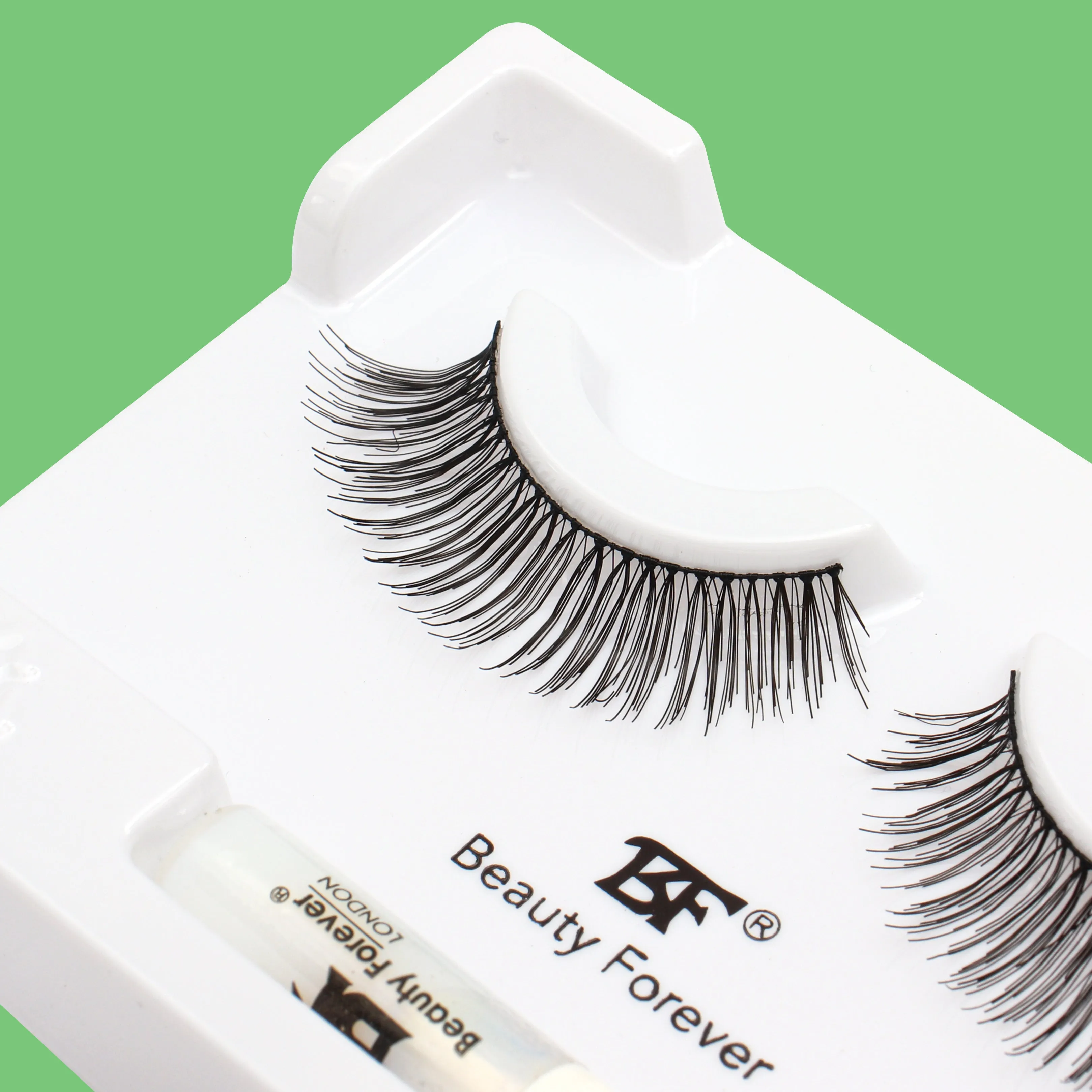 Super-Natural Eyelashes - Brixton No. 904 (Volume & Length Graced Naturally)